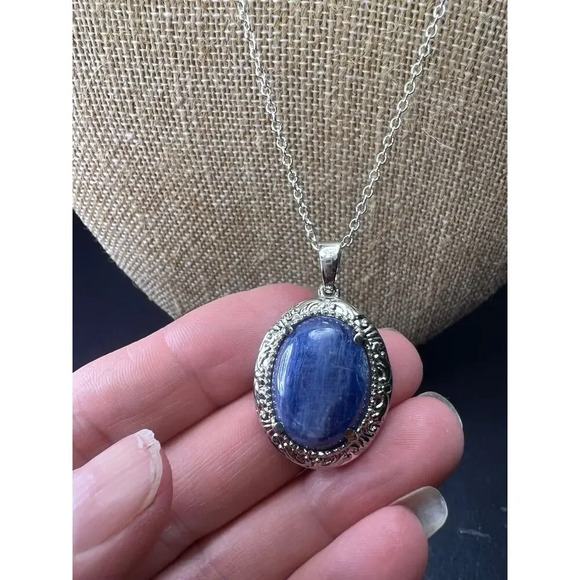 Kyanite stainless steel pendant with chain - Picture 7 of 10